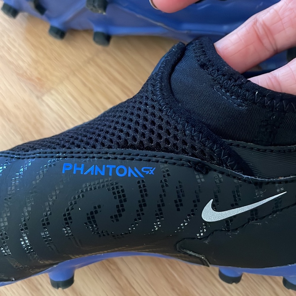 Youth Nike Phantom Ghost Slip On sock up soccer cleats, size 1.5 - Picture 7 of 9